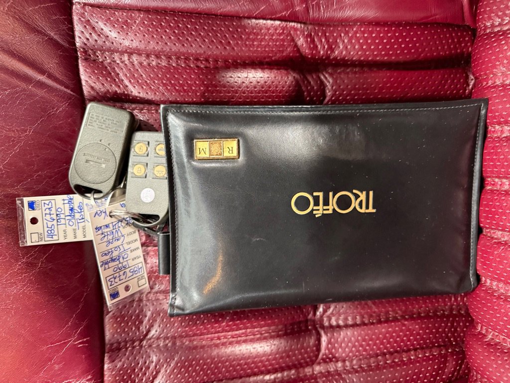 Used 1990 Oldsmobile Toronado Trofeo image 23