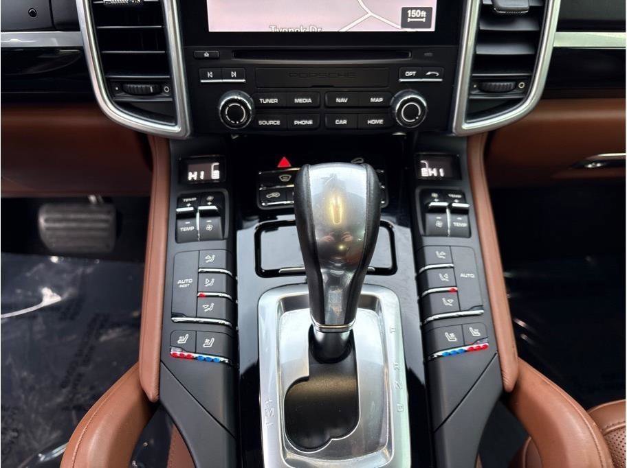 Used 2017 Porsche Cayenne Platinum Edition image 21