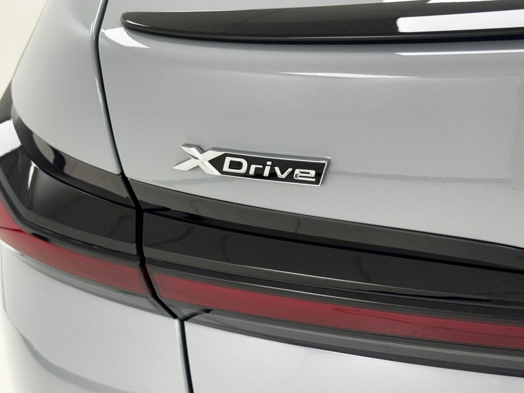 Used 2023 BMW 760i xDrive w/ Executive Package image 41