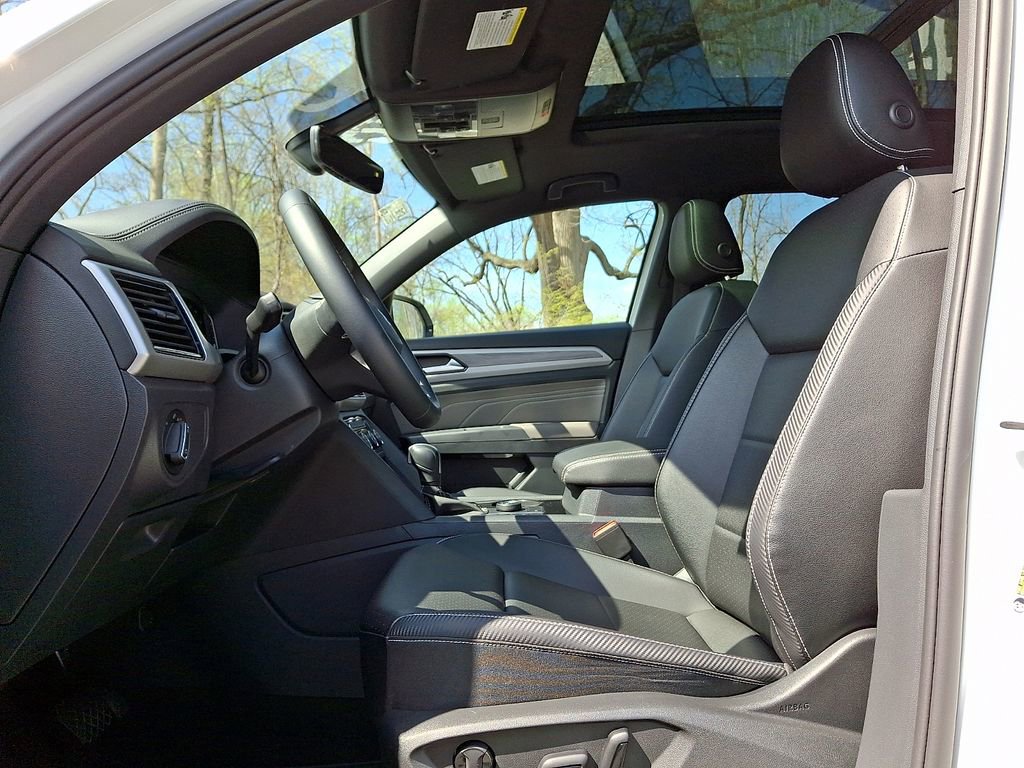 Certified 2023 Volkswagen Atlas Cross Sport SE w/ Panoramic Sunroof Package AWD/4WD image 13