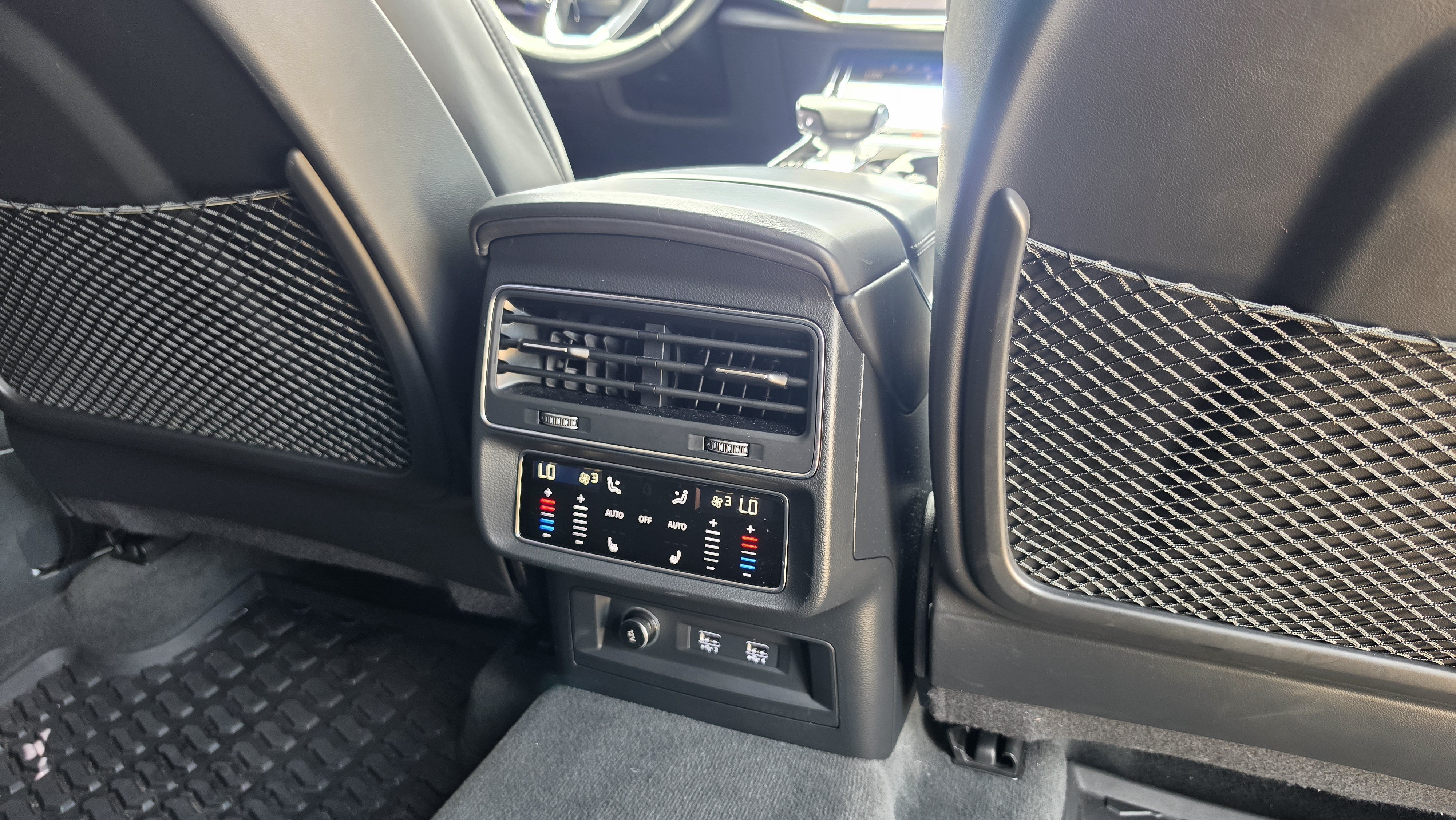 Used 2019 Audi Q8 Prestige w/ Luxury Package AWD/4WD image 33
