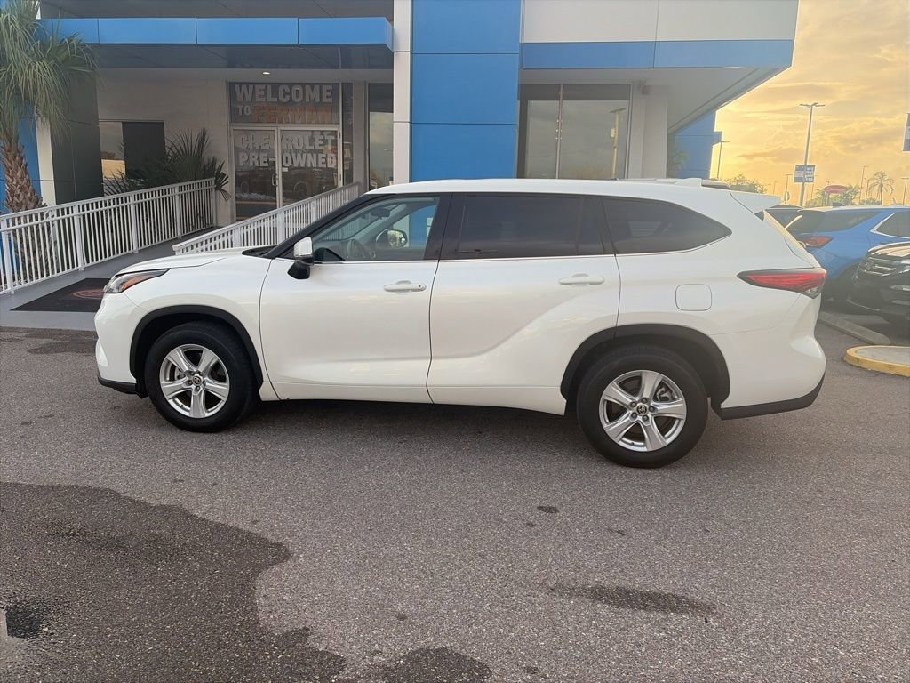 Used 2021 Toyota Highlander L image 9