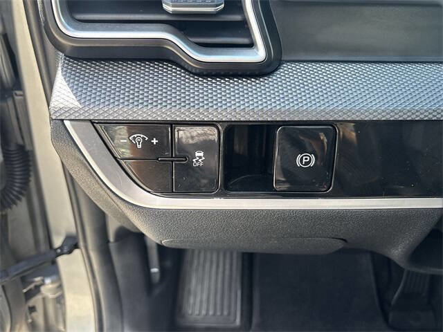 Used 2023 Kia Sportage LX image 17