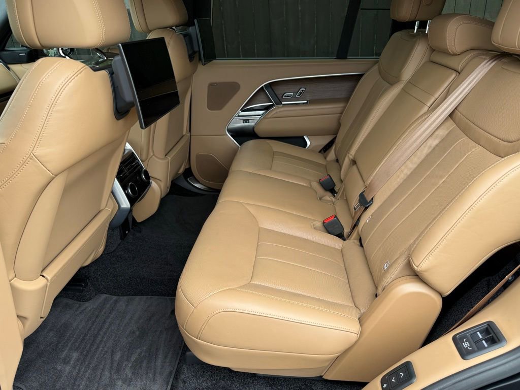 Used 2025 Land Rover Range Rover Long Wheelbase SE AWD/4WD image 35