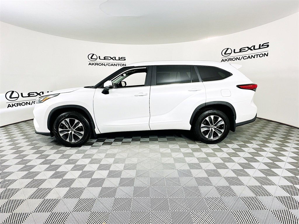 Used 2023 Toyota Highlander XLE image 6