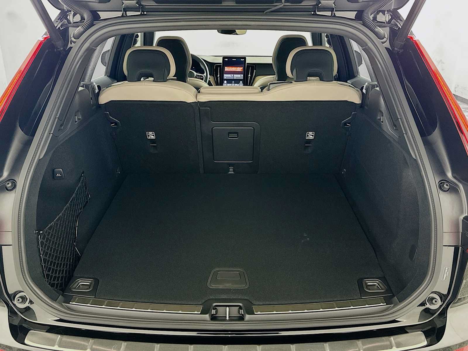 New 2026 Volvo XC60 T8 Plus w/ Protection Package Premier AWD/4WD image 23