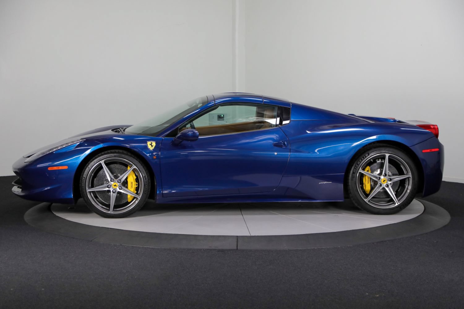 Used 2015 Ferrari 458 Spider RWD image 7