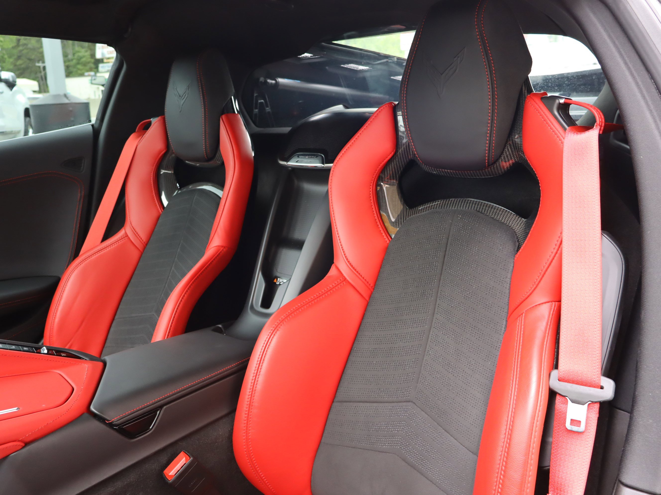 Used 2025 Chevrolet Corvette E-Ray w/ Stealth Interior Trim Package AWD/4WD image 17