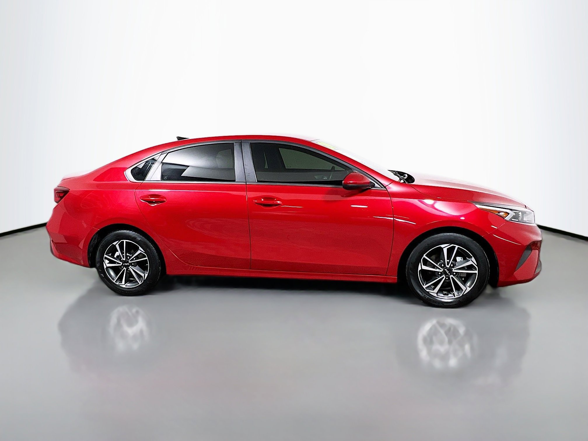 Used 2024 Kia Forte LXS image 3