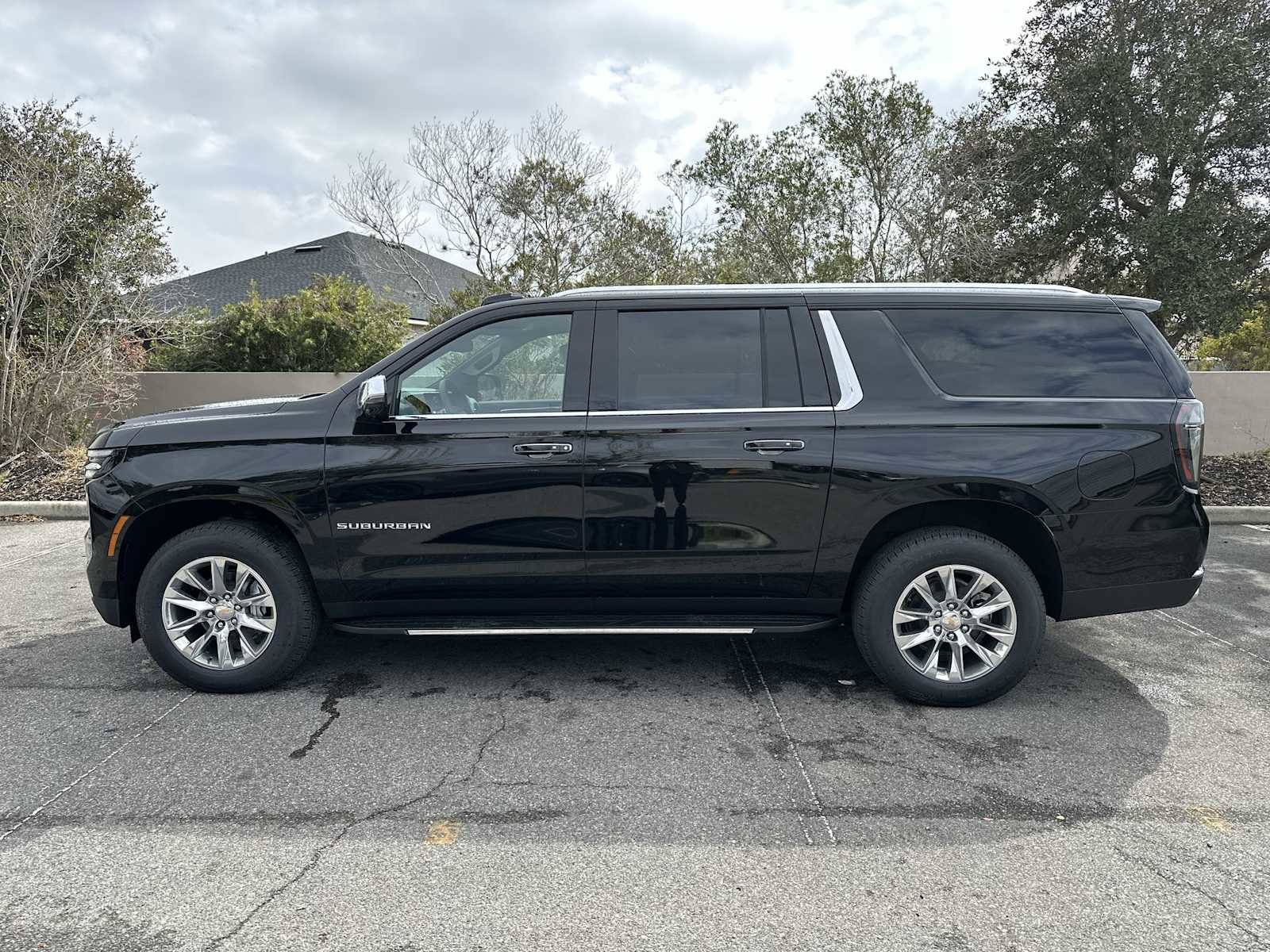 New 2026 Chevrolet Suburban Premier image 3