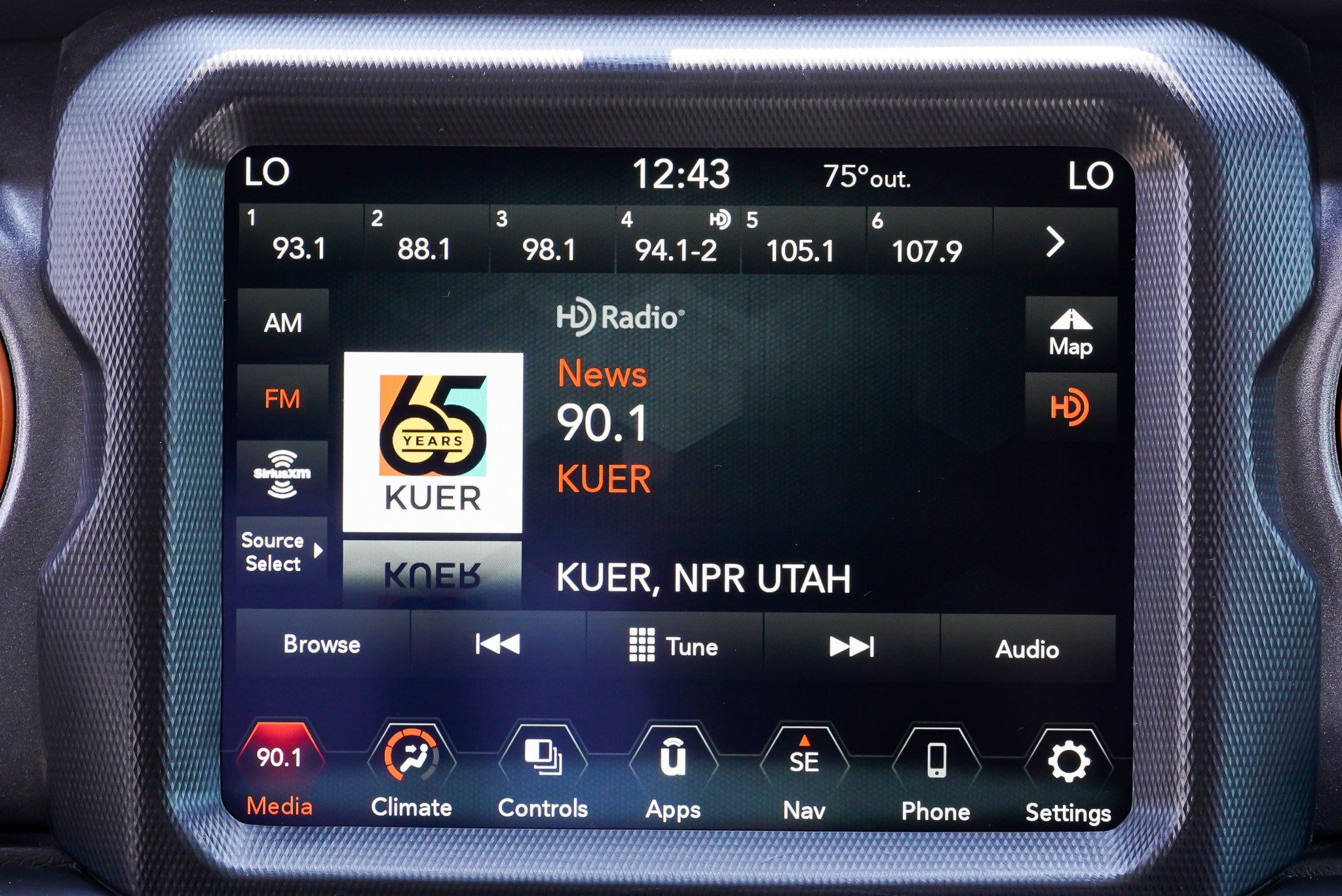 Used 2023 Jeep Gladiator Mojave w/ Trailer Tow Package AWD/4WD image 35
