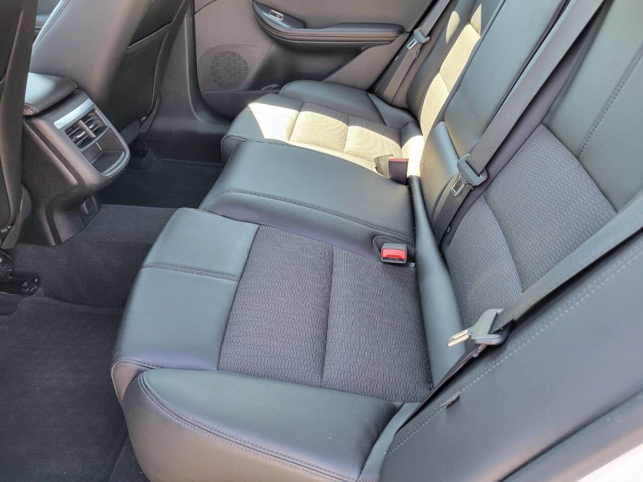 Used 2017 Chevrolet Impala LT image 22