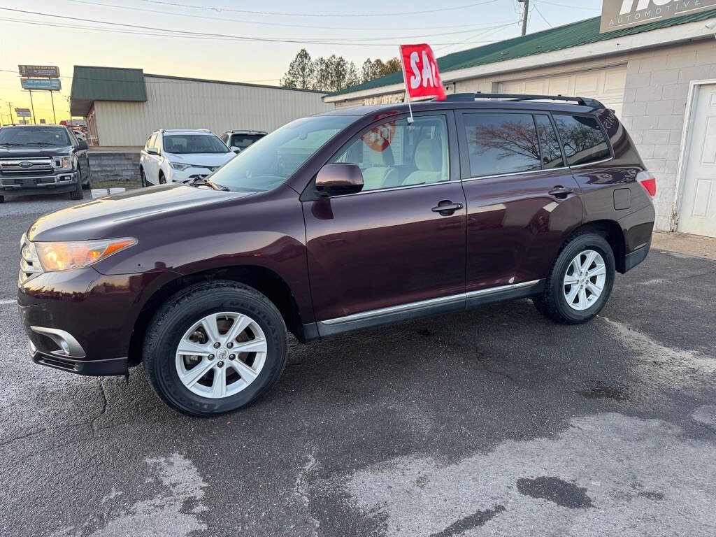 Used 2012 Toyota Highlander FWD w/ Tech Pkg image 3