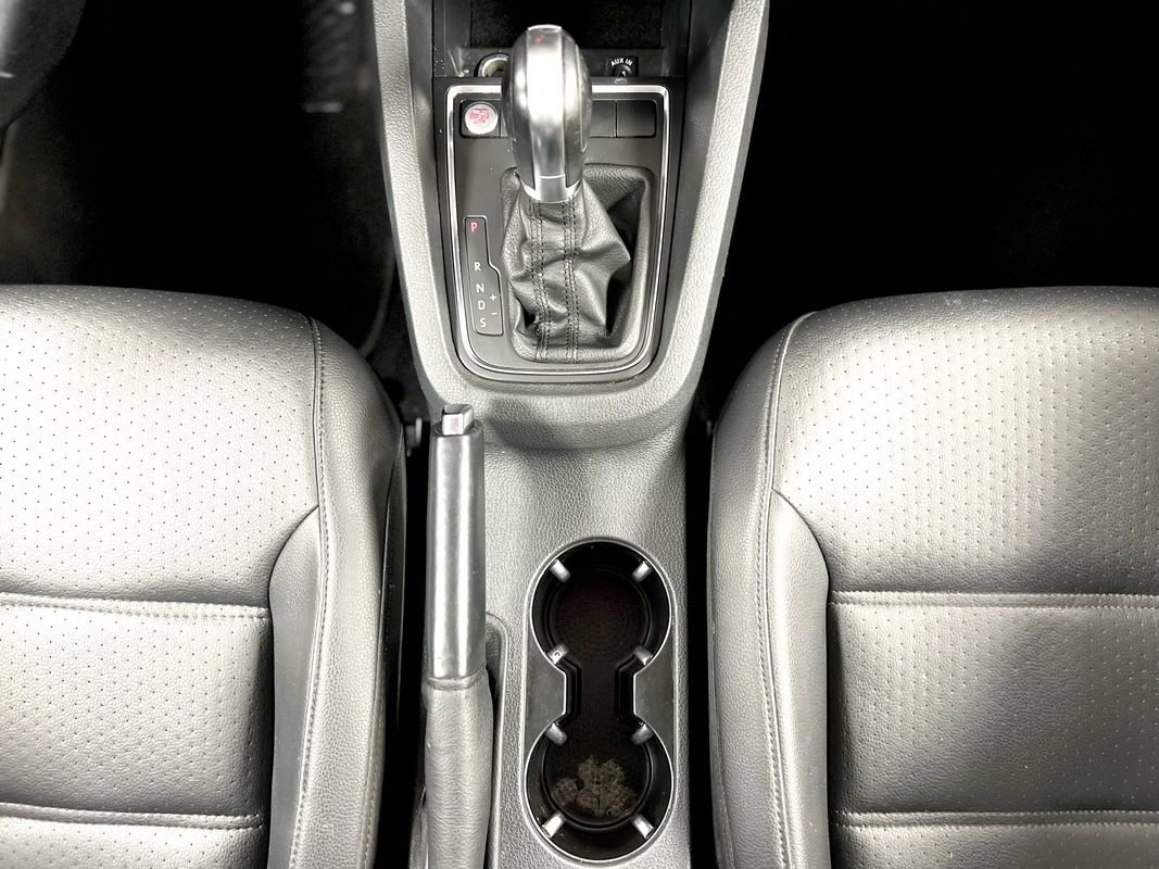 Used 2015 Volkswagen Jetta SE image 32