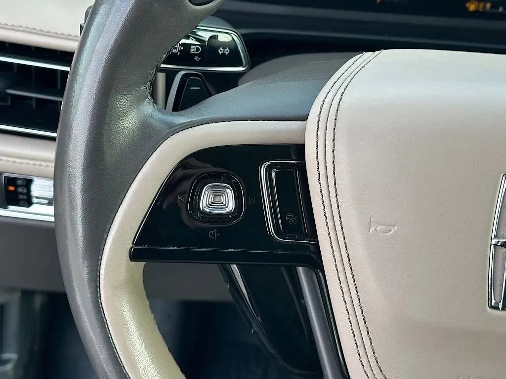 Used 2022 Lincoln Aviator Reserve w/ Equipment Group 201A image 19