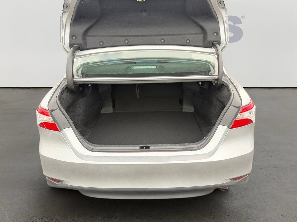 Used 2019 Toyota Camry LE FWD image 14