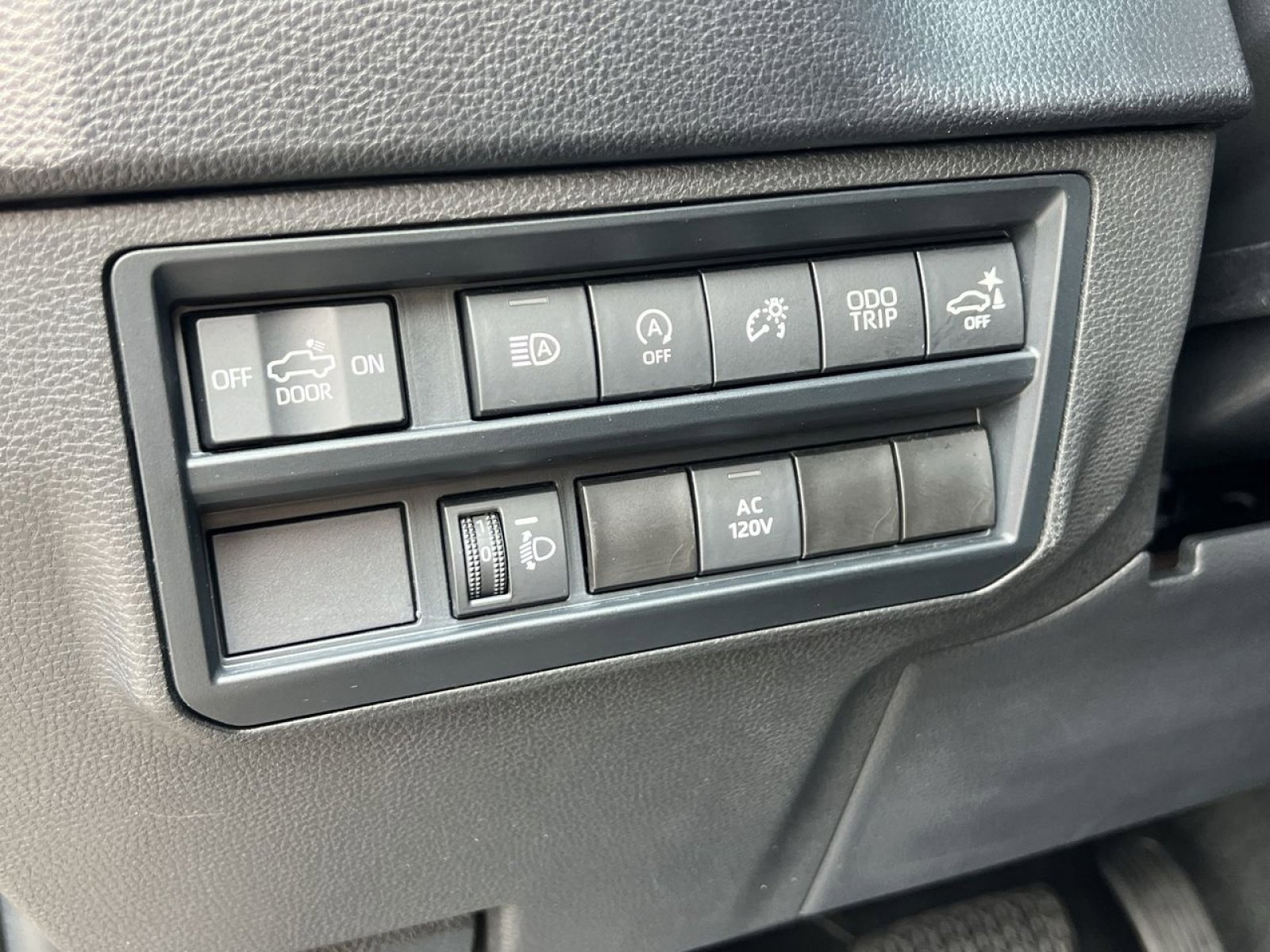 Used 2023 Toyota Tundra SR5 w/ SR5 Premium Package AWD/4WD image 38