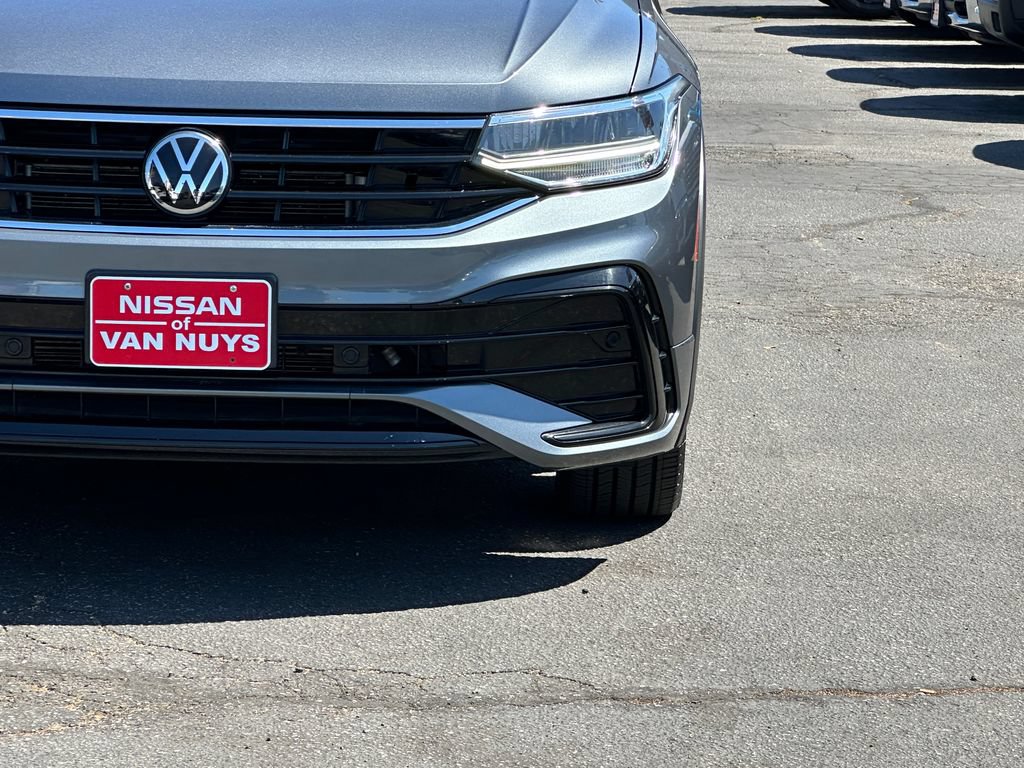 Used 2022 Volkswagen Tiguan SE R-Line FWD image 12