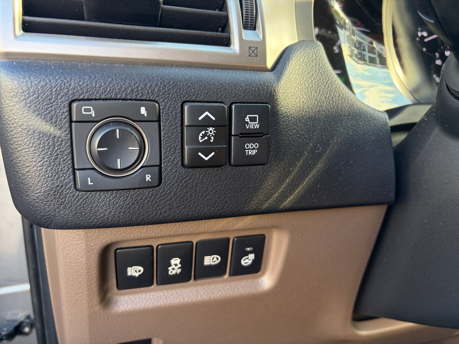 Used 2020 Lexus GX 460 Luxury w/ Accessory Package AWD/4WD image 13