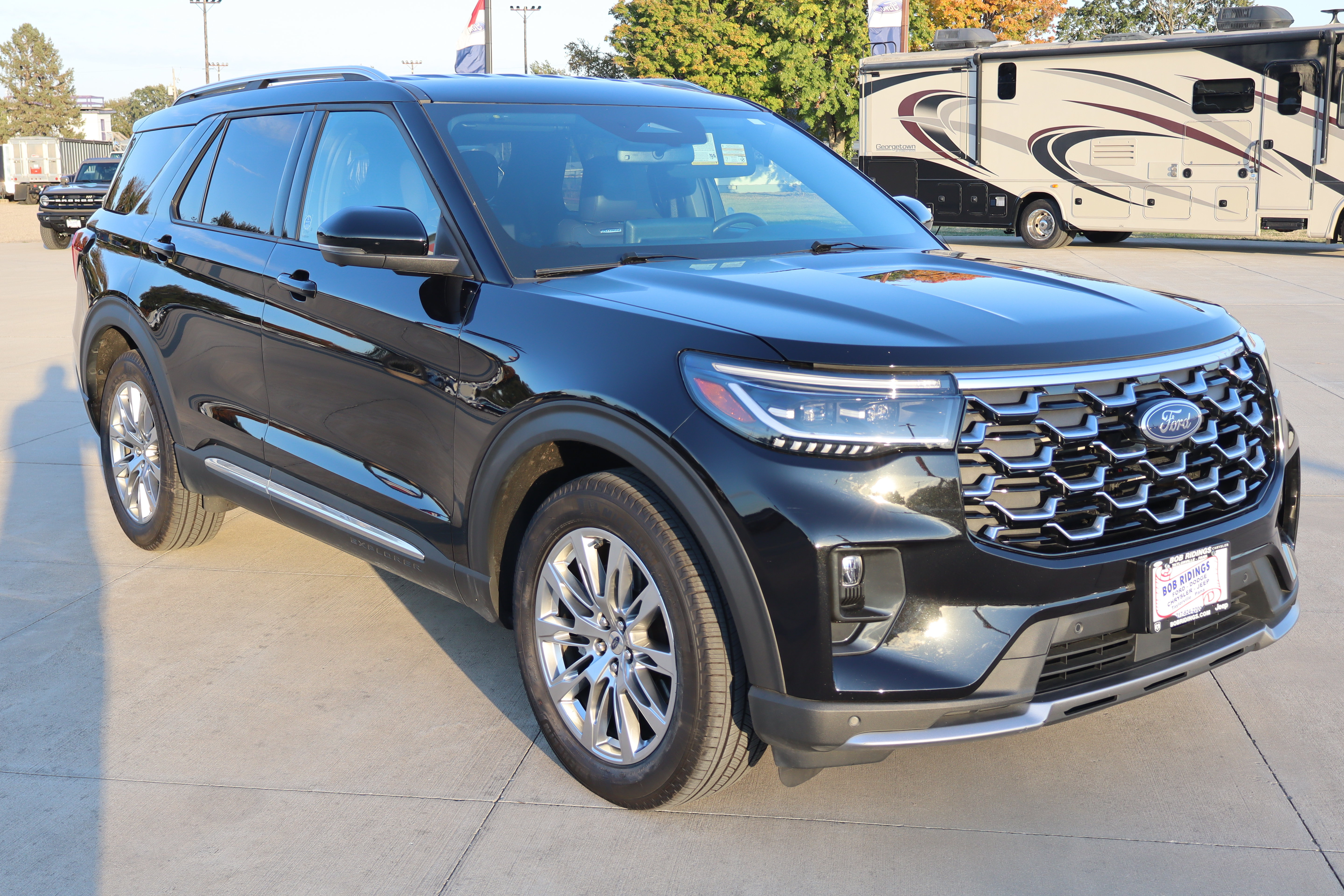 Used 2026 Ford Explorer Platinum AWD/4WD image 3