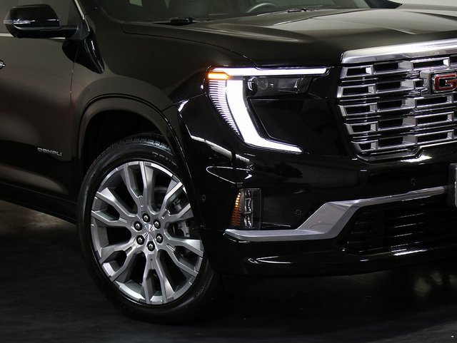 Used 2024 GMC Acadia Denali w/ Super Cruise Package image 8