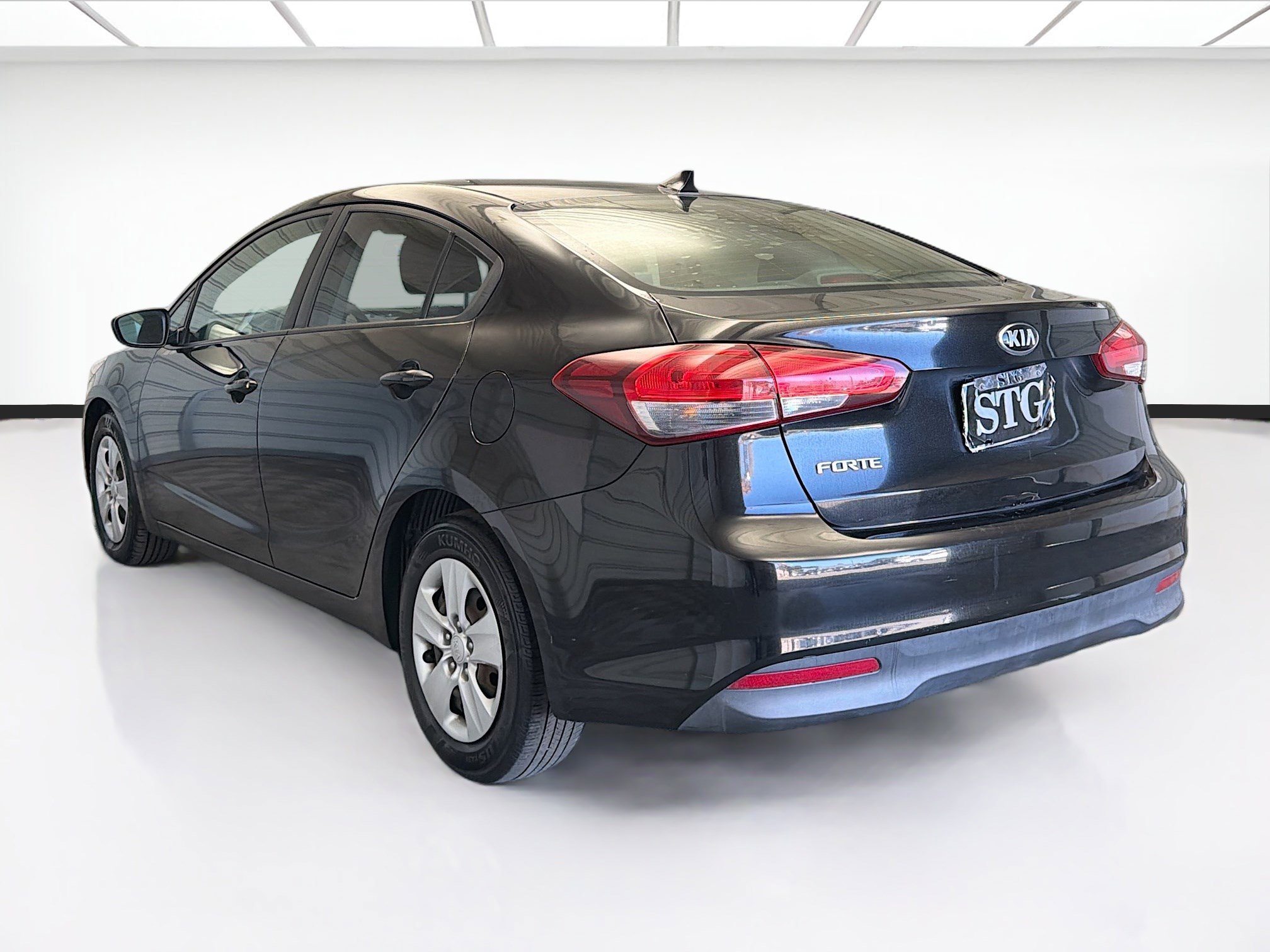 Used 2017 Kia Forte LX image 6