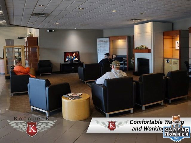 Used 2022 Ford Explorer XLT w/ Equipment Group 202A image 32