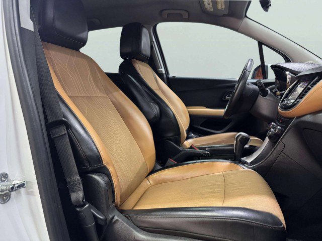 Used 2020 Chevrolet Trax LT w/ LT Convenience Package image 37