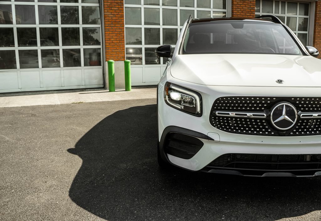 Used 2021 Mercedes-Benz GLB 250 4MATIC image 30