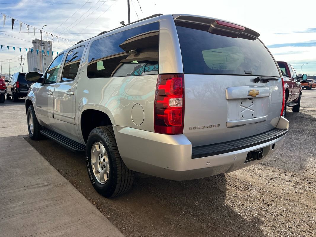Used 2014 Chevrolet Suburban LT image 13