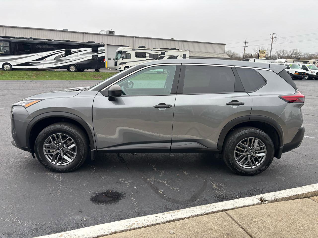 Used 2023 Nissan Rogue S AWD/4WD image 6