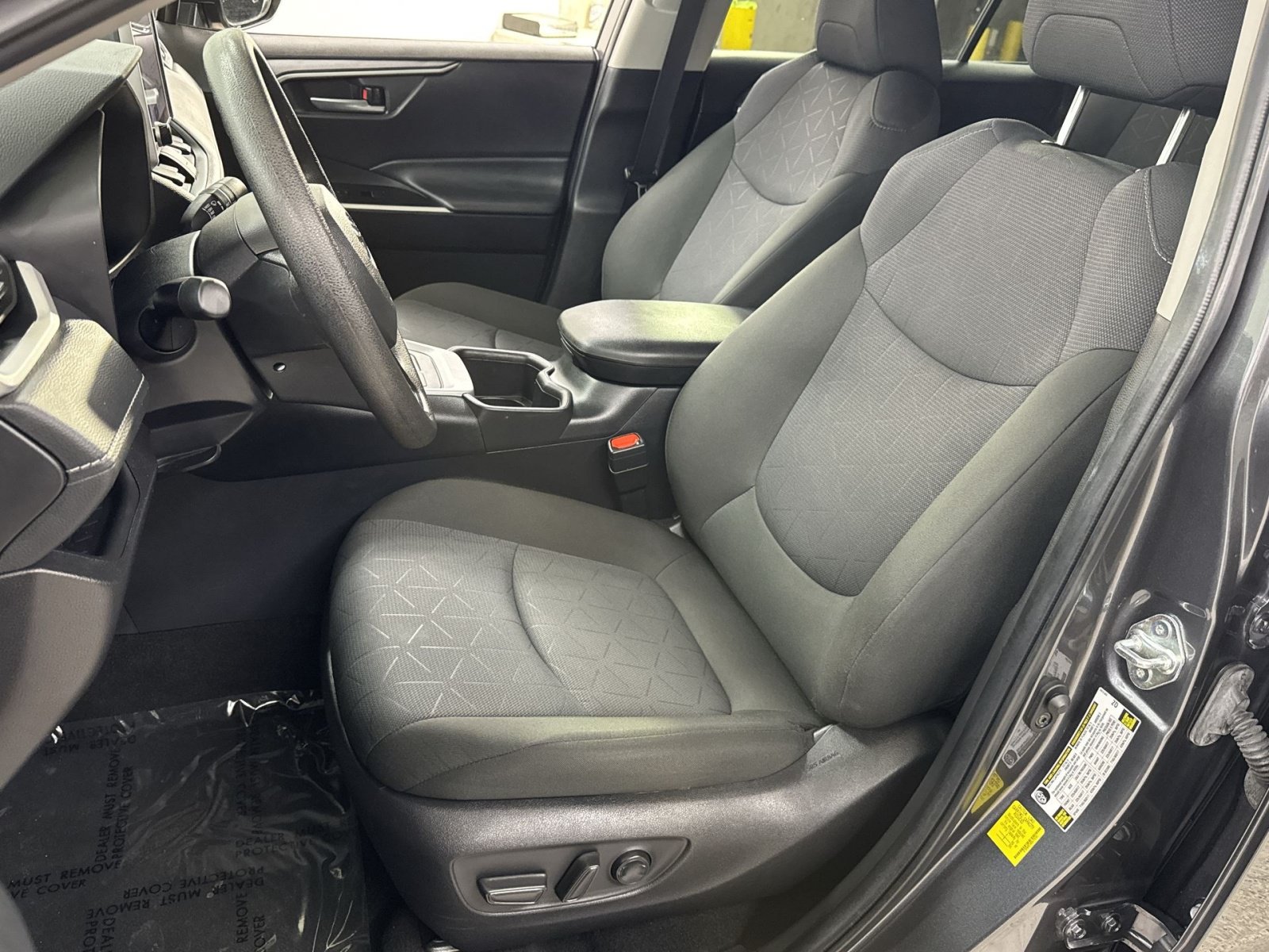 Used 2025 Toyota RAV4 XLE AWD/4WD image 14
