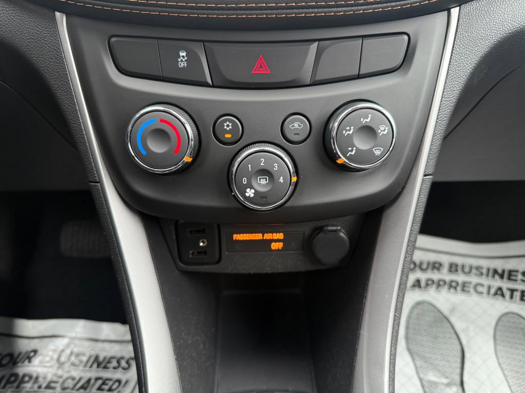 Used 2022 Chevrolet Trax LT w/ LT Convenience Package image 26