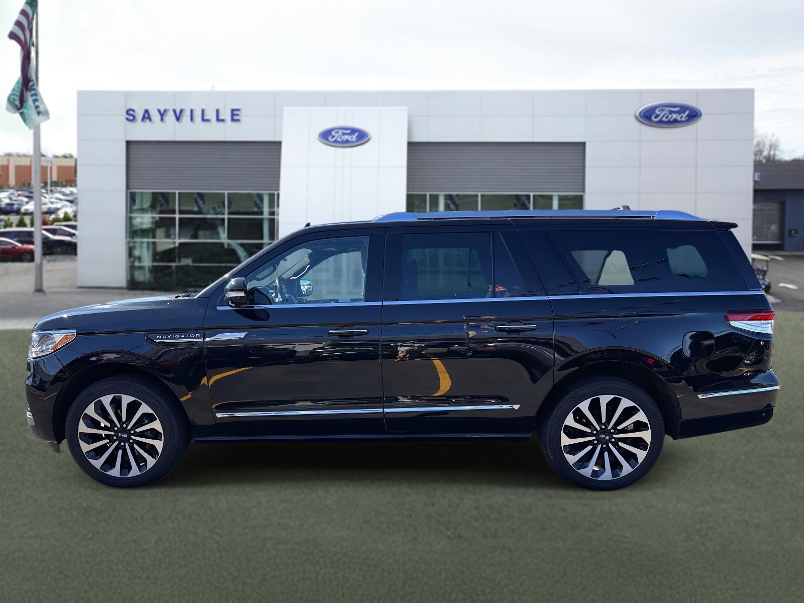 Used 2023 Lincoln Navigator L Reserve image 2