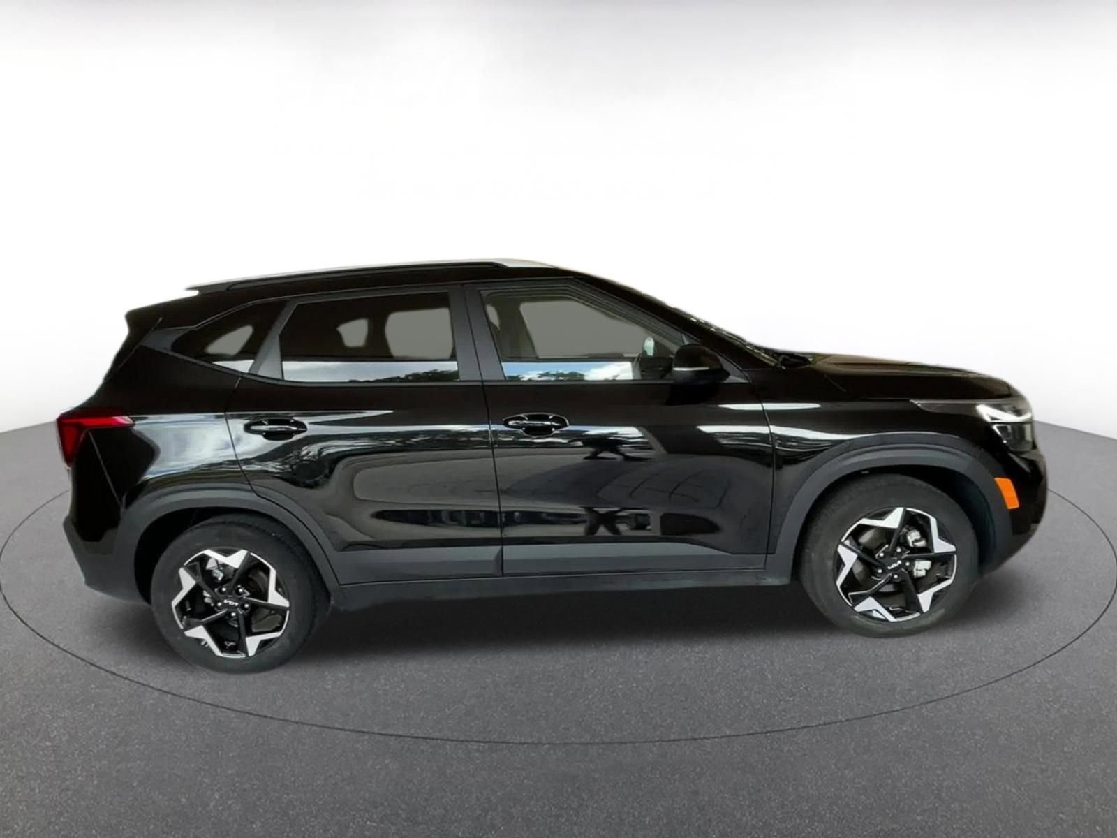 Used 2025 Kia Seltos S FWD image 16