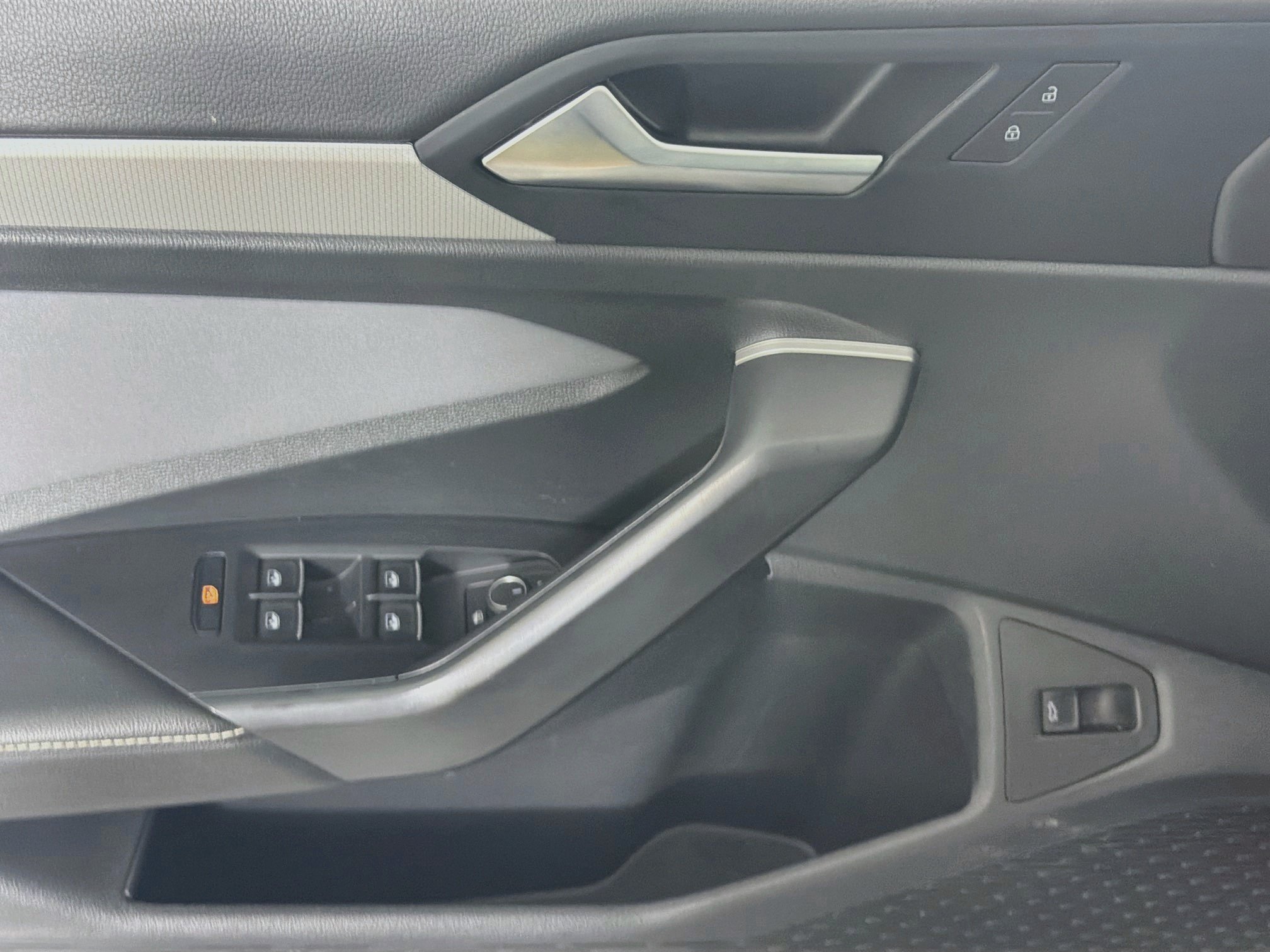 Used 2025 Volkswagen Jetta SE FWD image 15
