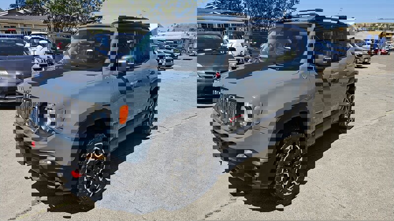 Used 2017 Jeep Renegade Trailhawk image 1