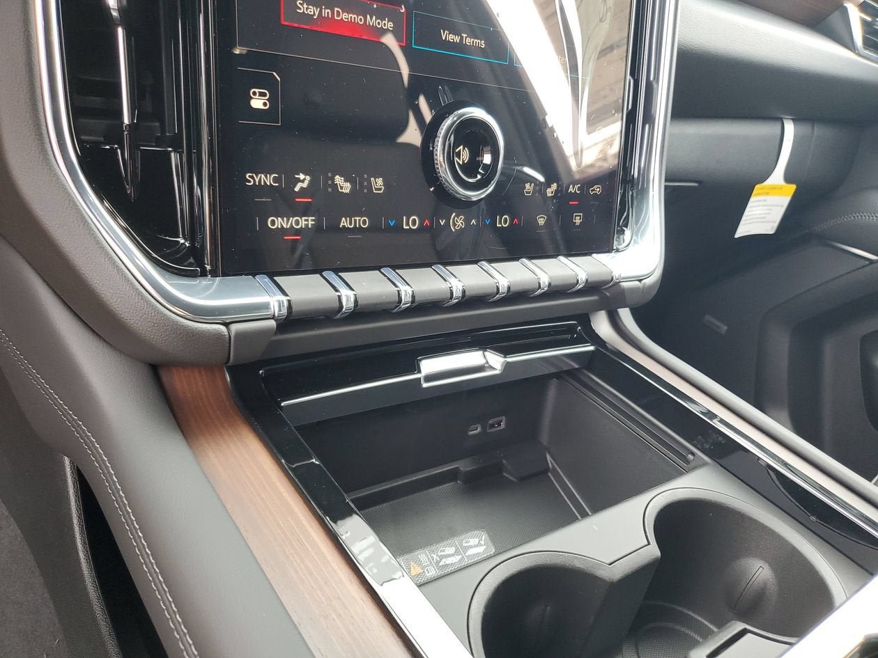 New 2026 GMC Yukon XL Denali w/ Denali Reserve Package AWD/4WD image 23