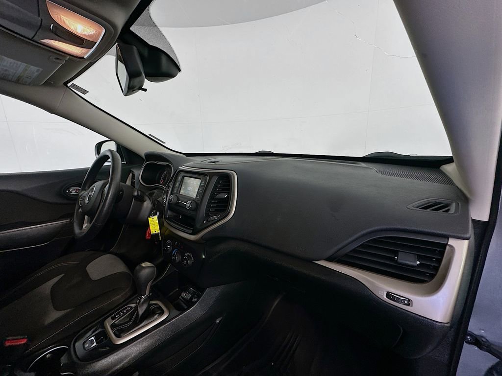 Used 2016 Jeep Cherokee Sport FWD image 27