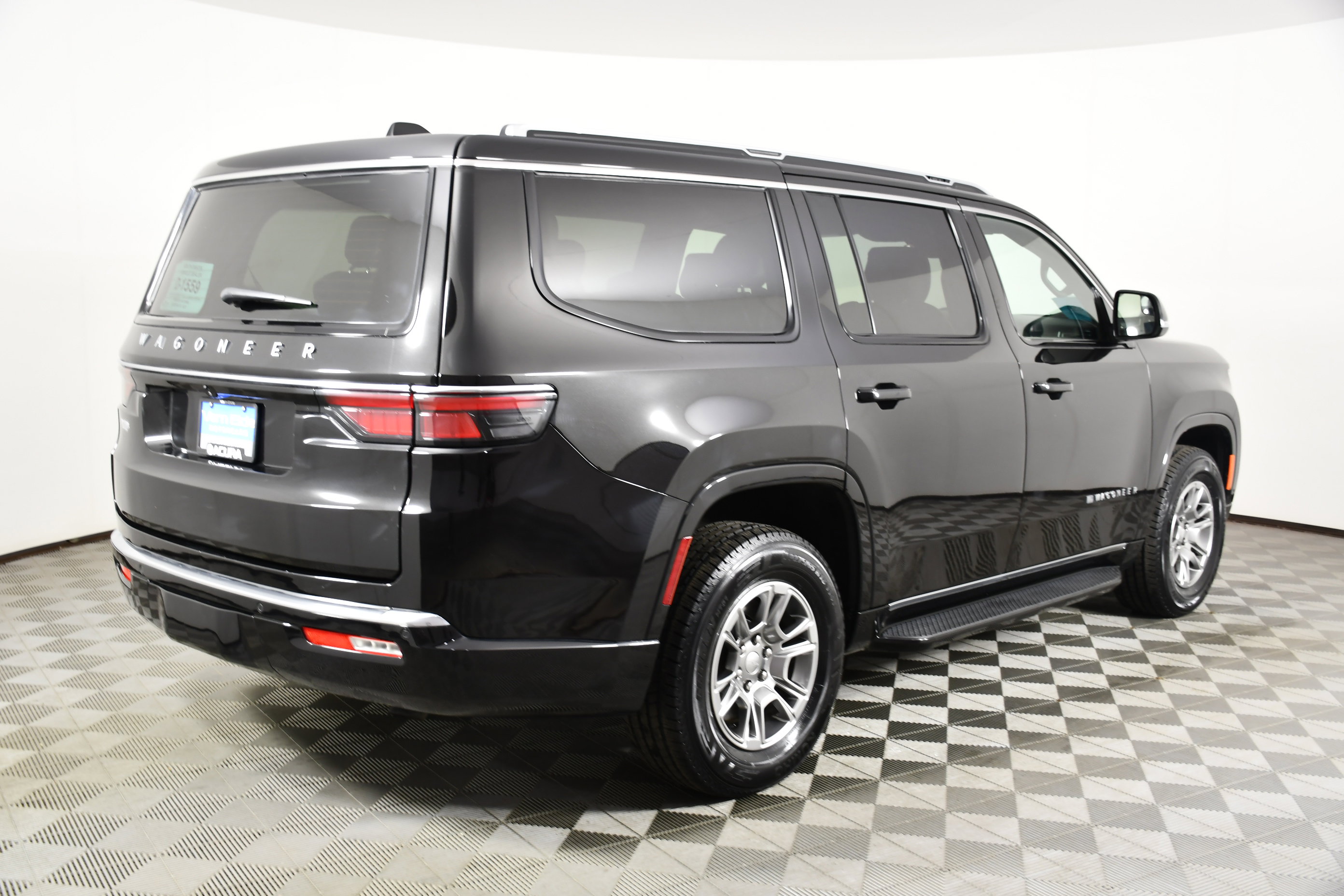 Used 2024 Jeep Wagoneer 4WD w/ HD Trailer Tow Package image 6