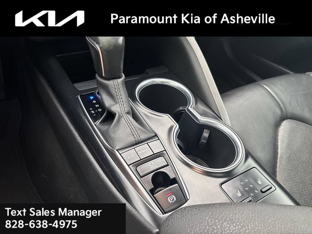 Used 2020 Toyota Camry XSE FWD image 16