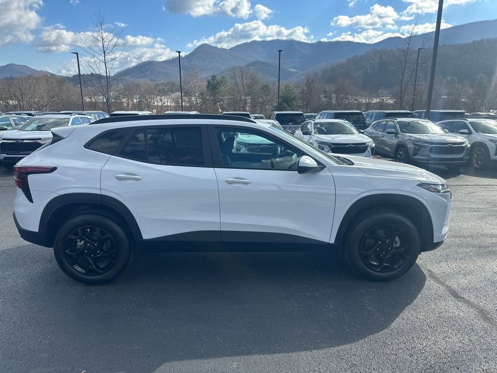 New 2025 Chevrolet Trax LT w/ LT Convenience Package image 27