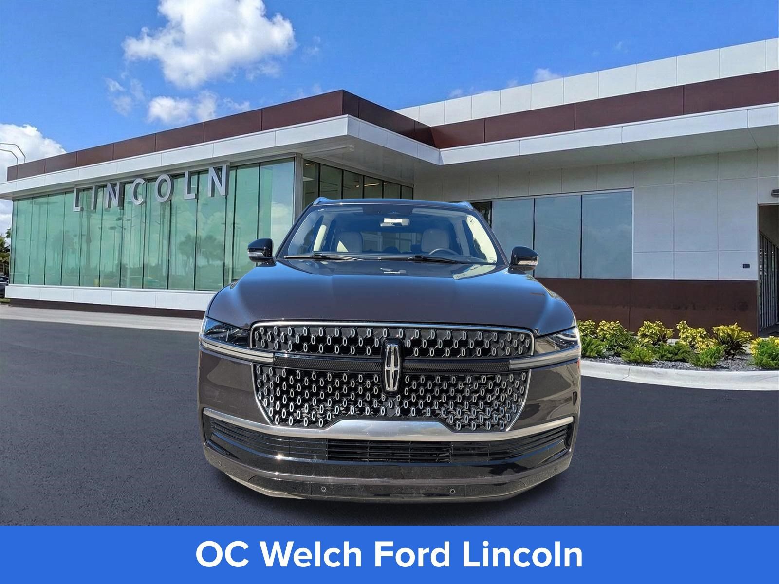 Certified 2025 Lincoln Navigator Reserve AWD/4WD image 10