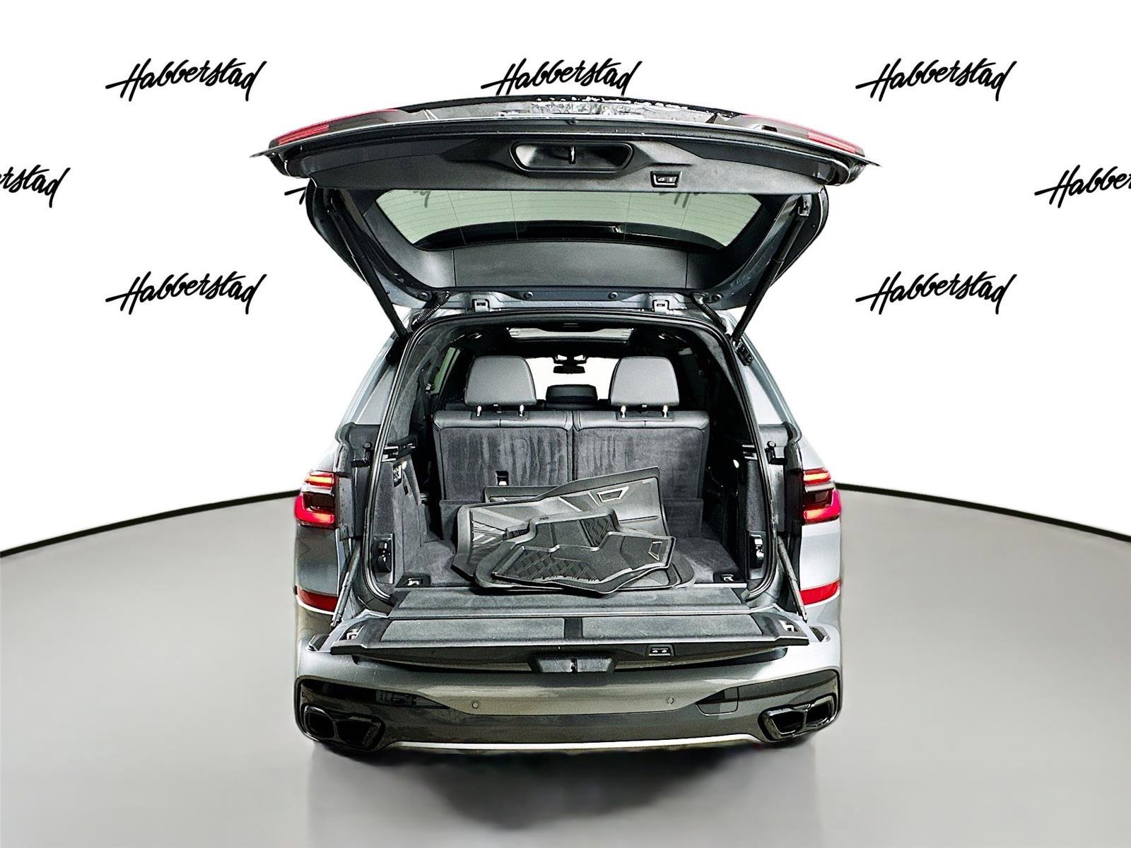 Used 2025 BMW X7 M60i w/ Executive Package image 28