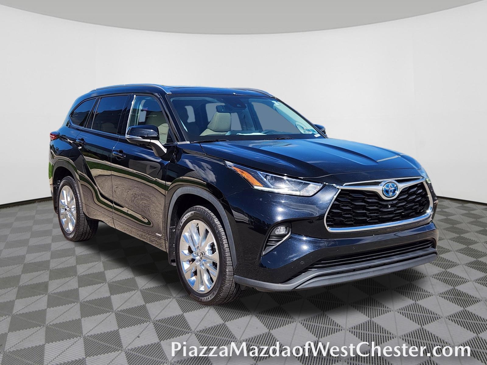 Used 2023 Toyota Highlander Limited AWD/4WD image 1