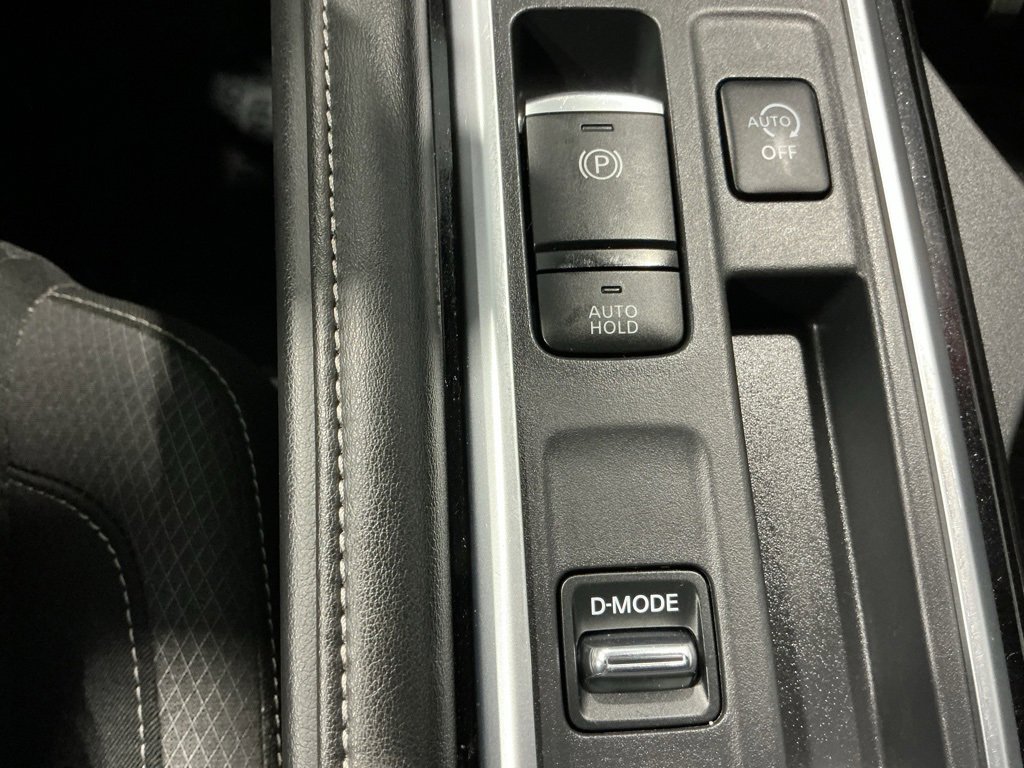 Used 2025 Nissan Pathfinder SV image 9