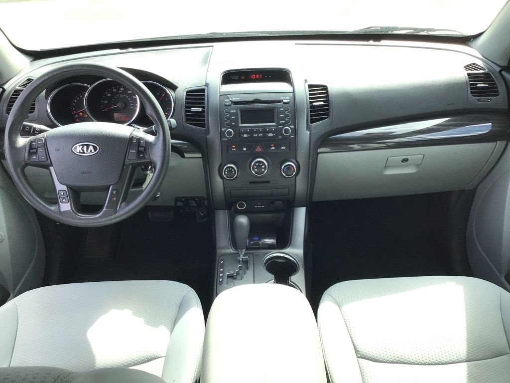 Used 2013 Kia Sorento LX w/ Third Row Pkg image 7