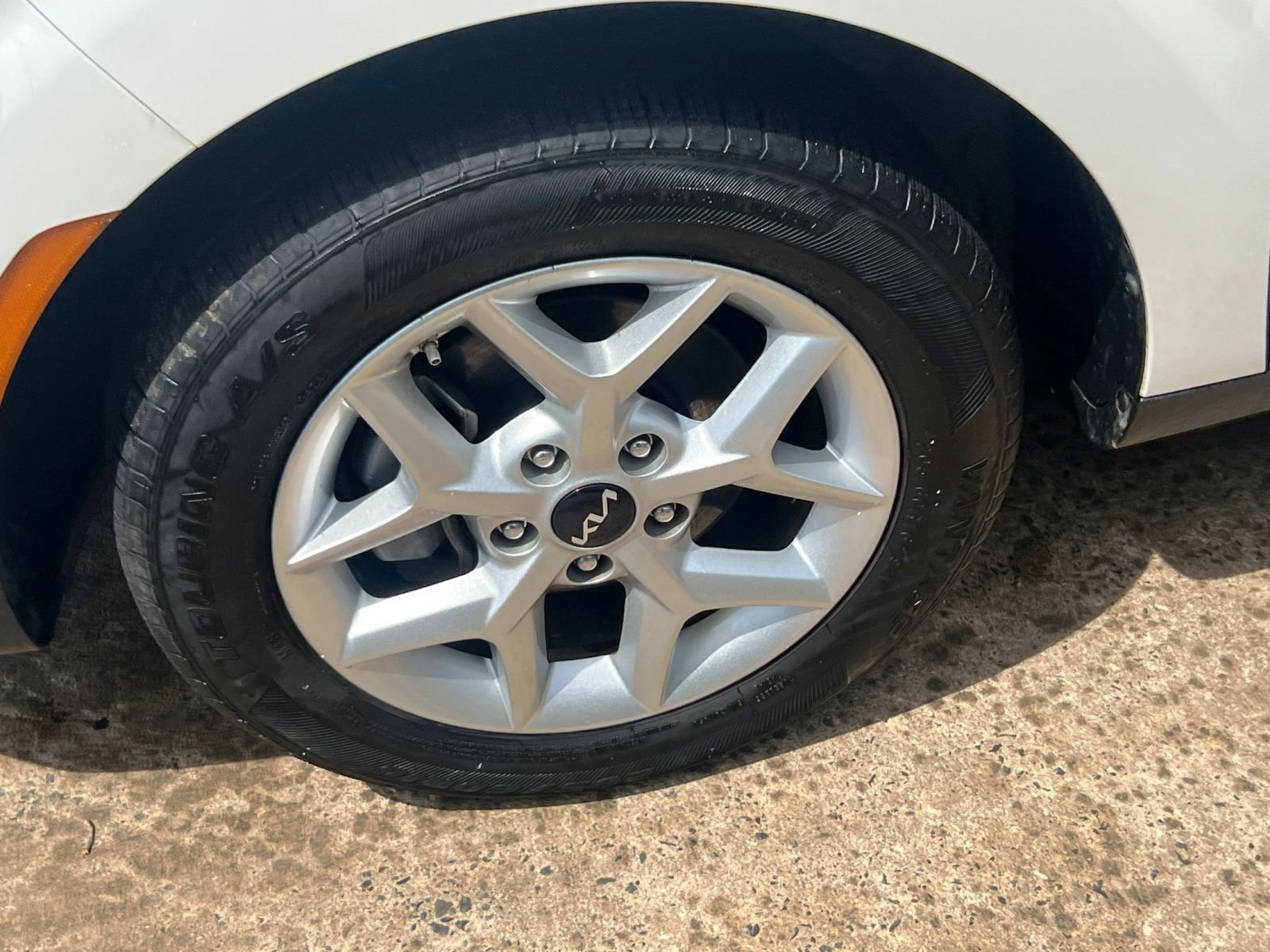 Used 2025 Kia Soul LX w/ LX Technology Package FWD image 24