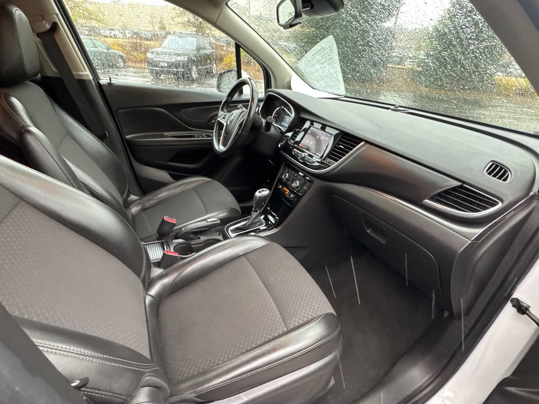 Used 2021 Buick Encore Preferred AWD/4WD image 16