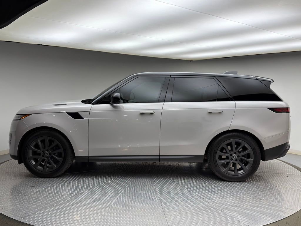 Used 2023 Land Rover Range Rover Sport SE image 2